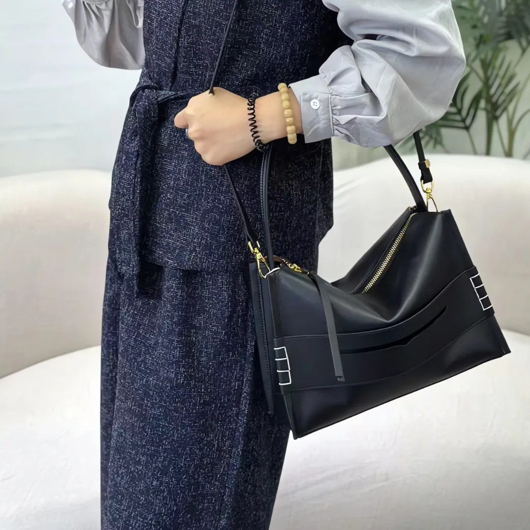 Aster Shoulder Bag