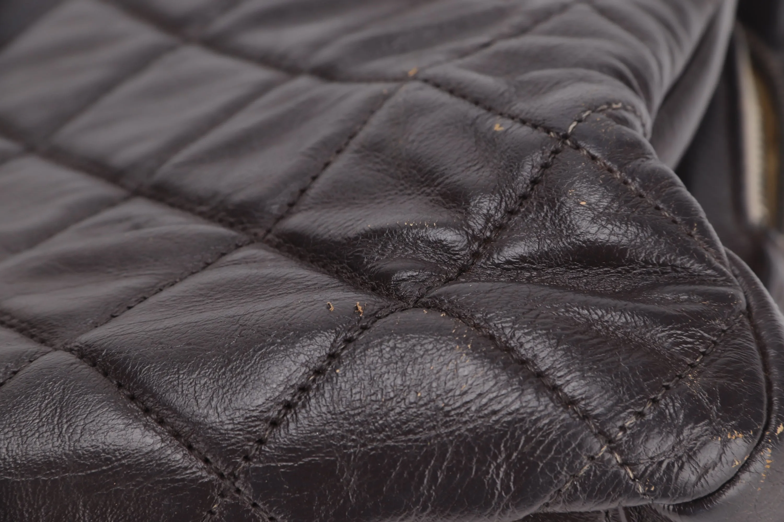 CHANEL QUILTED MATELASSE LAMBSKIN CC LOGO SHOULDER BAG (1739xxxx) GOLD HARDWARE, NO  & DUST COVER
