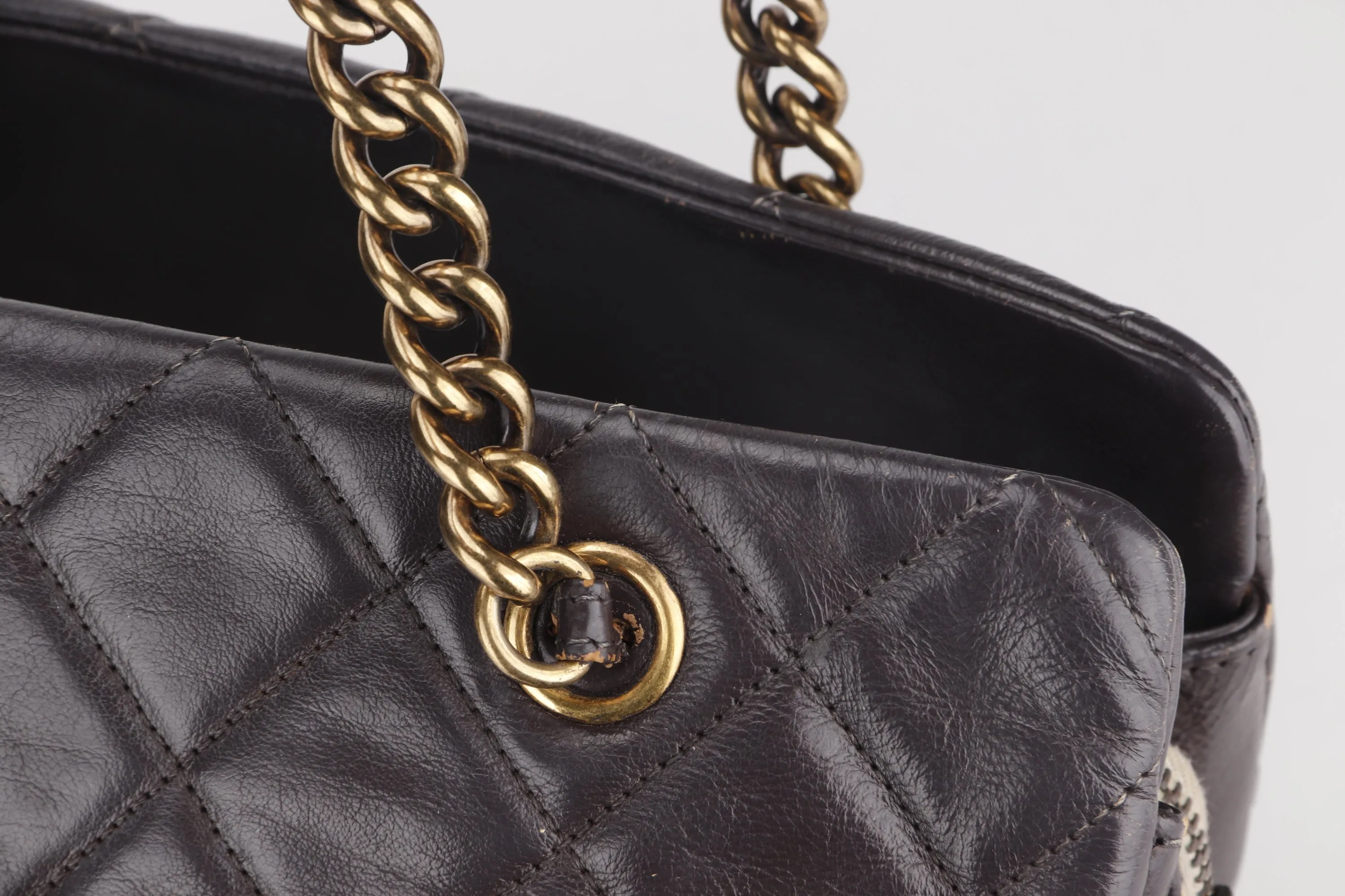 CHANEL QUILTED MATELASSE LAMBSKIN CC LOGO SHOULDER BAG (1739xxxx) GOLD HARDWARE, NO  & DUST COVER