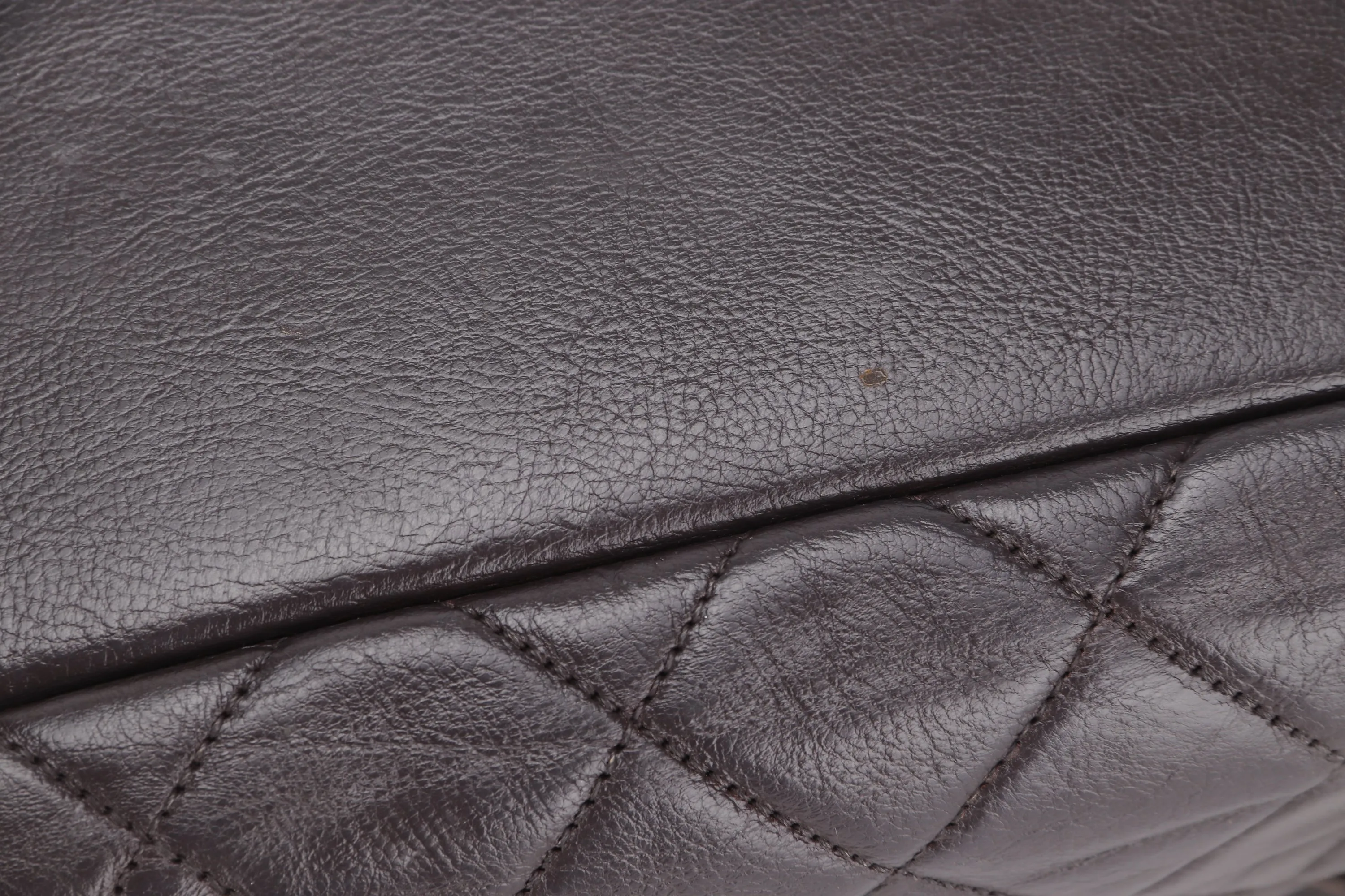 CHANEL QUILTED MATELASSE LAMBSKIN CC LOGO SHOULDER BAG (1739xxxx) GOLD HARDWARE, NO  & DUST COVER