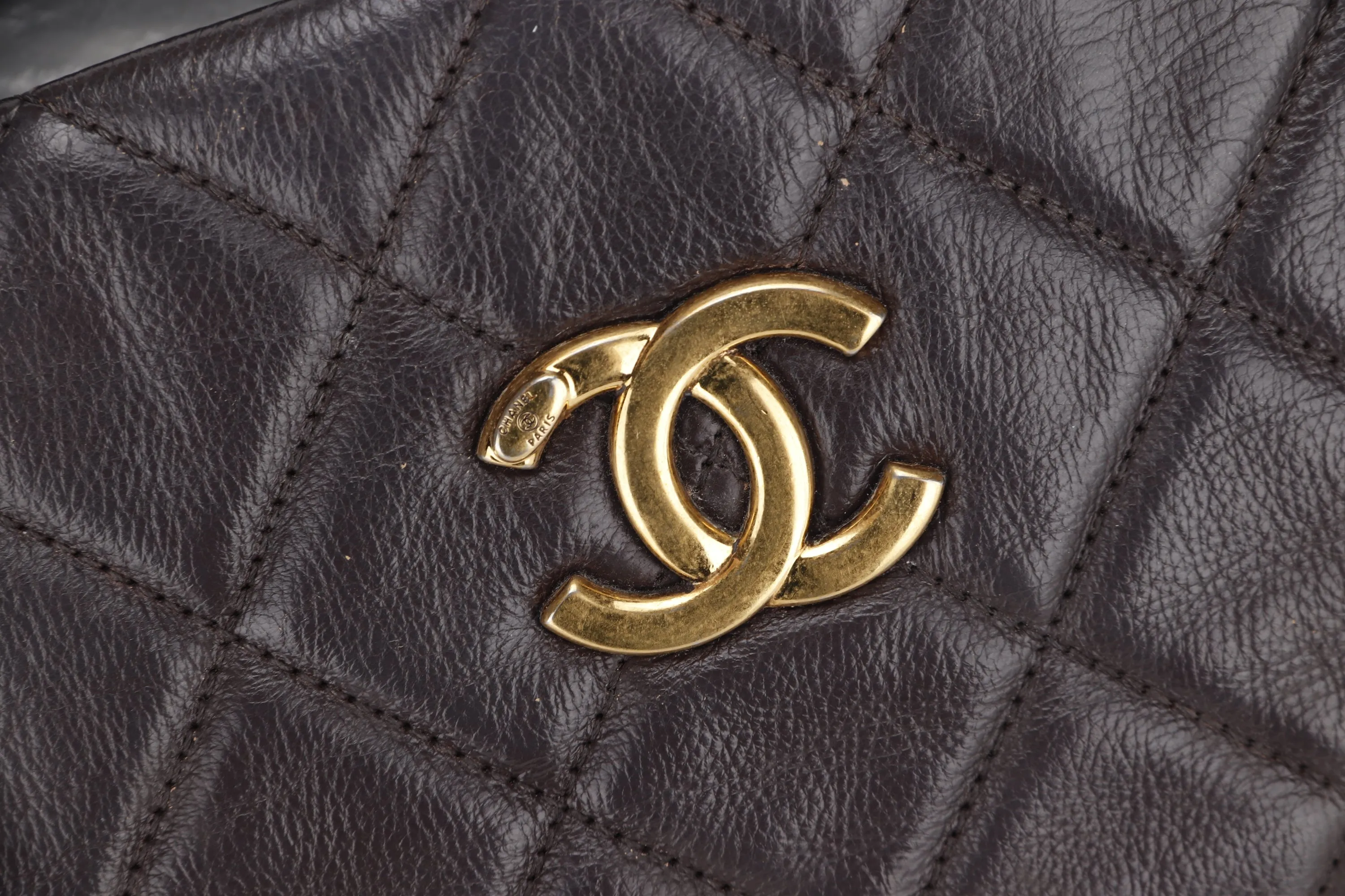 CHANEL QUILTED MATELASSE LAMBSKIN CC LOGO SHOULDER BAG (1739xxxx) GOLD HARDWARE, NO  & DUST COVER