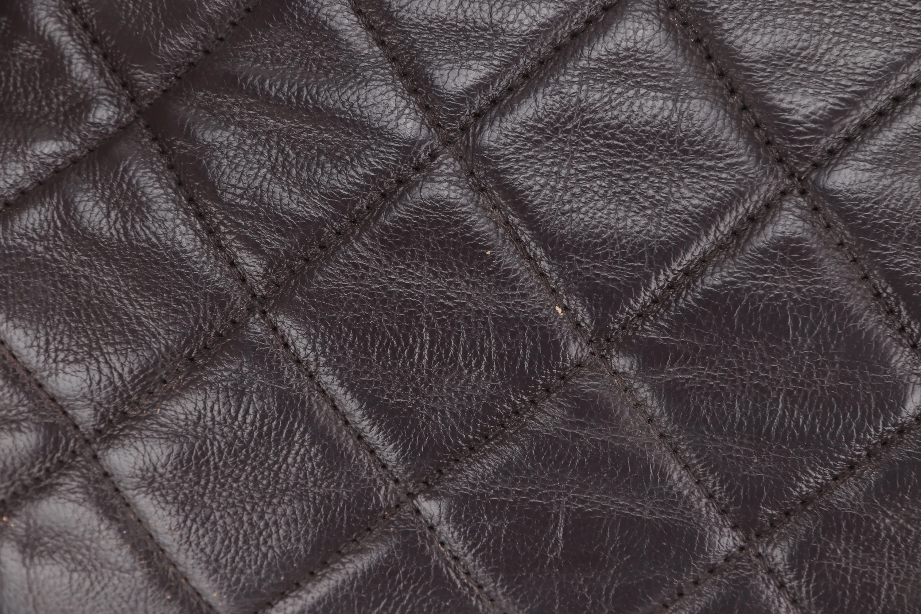 CHANEL QUILTED MATELASSE LAMBSKIN CC LOGO SHOULDER BAG (1739xxxx) GOLD HARDWARE, NO  & DUST COVER