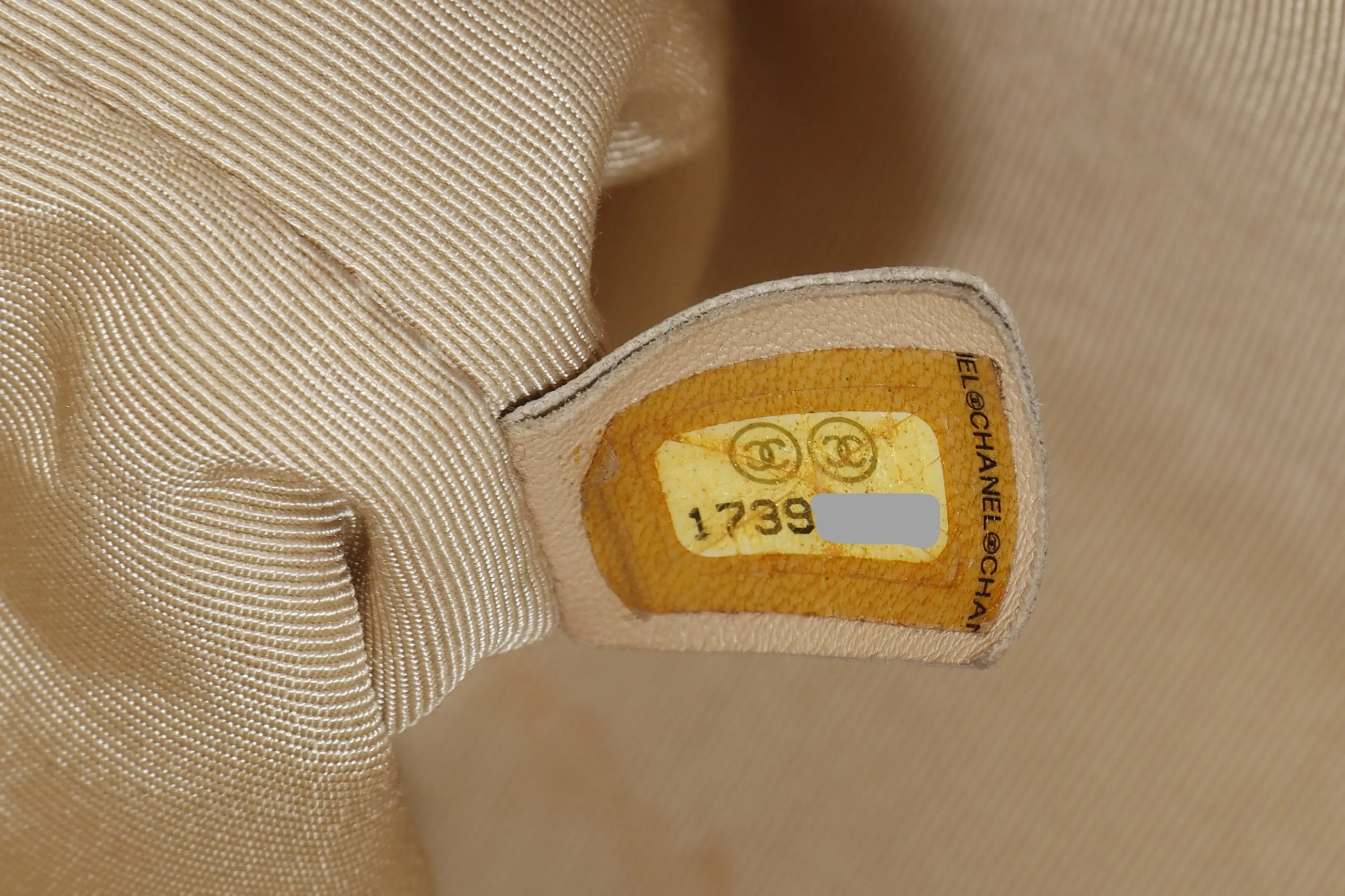 CHANEL QUILTED MATELASSE LAMBSKIN CC LOGO SHOULDER BAG (1739xxxx) GOLD HARDWARE, NO  & DUST COVER