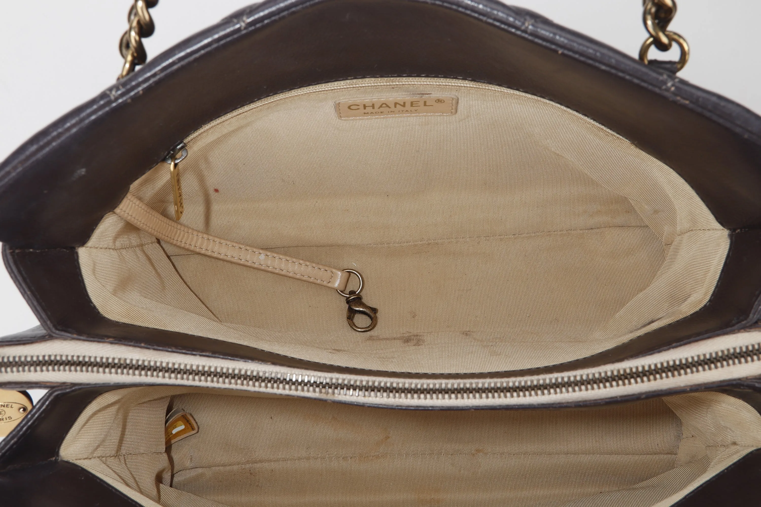 CHANEL QUILTED MATELASSE LAMBSKIN CC LOGO SHOULDER BAG (1739xxxx) GOLD HARDWARE, NO  & DUST COVER