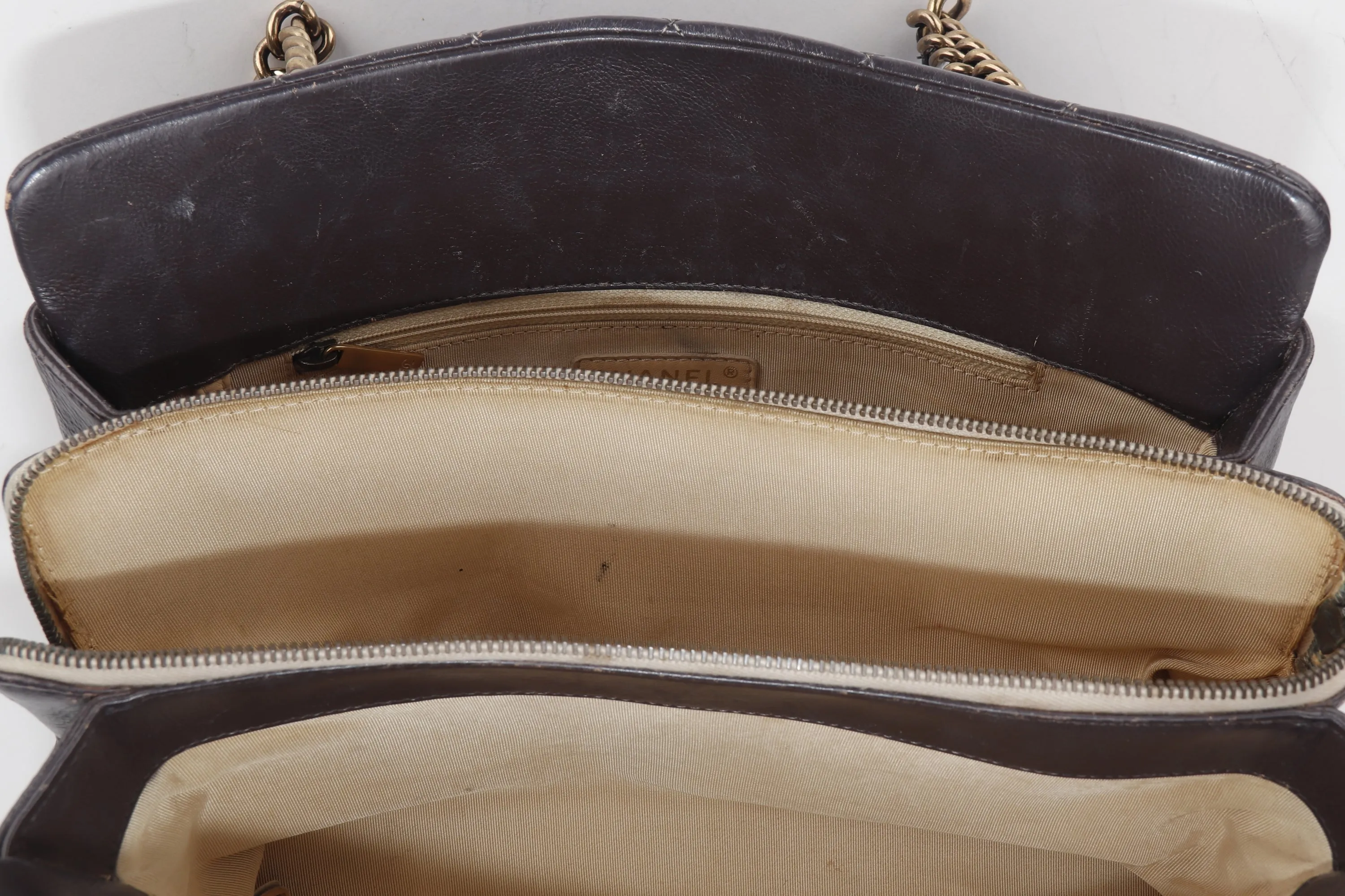 CHANEL QUILTED MATELASSE LAMBSKIN CC LOGO SHOULDER BAG (1739xxxx) GOLD HARDWARE, NO  & DUST COVER