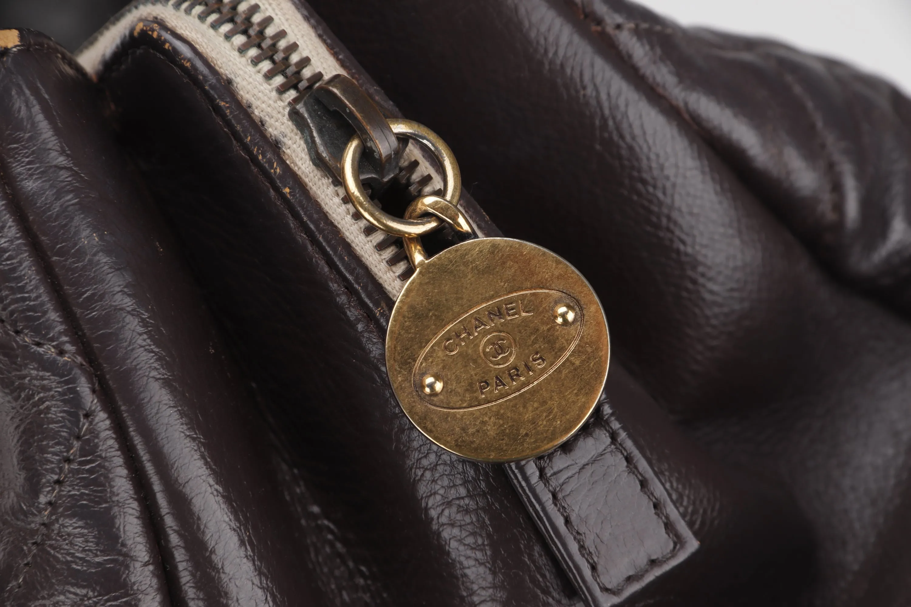 CHANEL QUILTED MATELASSE LAMBSKIN CC LOGO SHOULDER BAG (1739xxxx) GOLD HARDWARE, NO  & DUST COVER