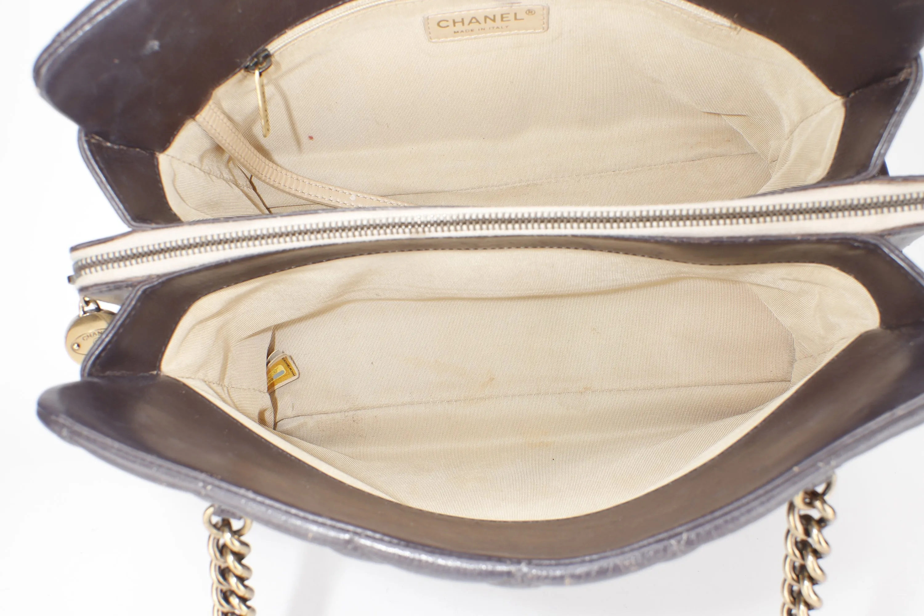 CHANEL QUILTED MATELASSE LAMBSKIN CC LOGO SHOULDER BAG (1739xxxx) GOLD HARDWARE, NO  & DUST COVER