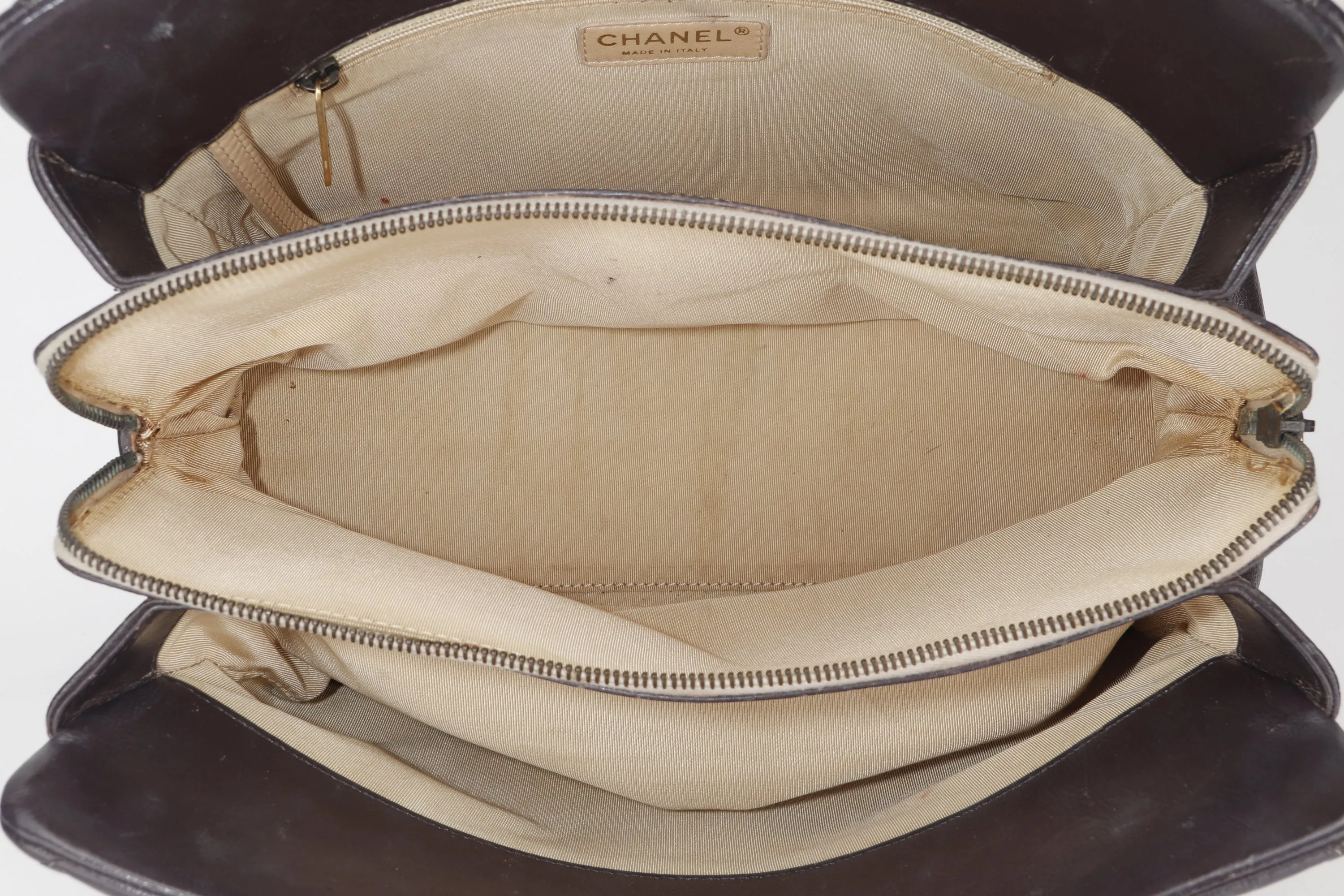 CHANEL QUILTED MATELASSE LAMBSKIN CC LOGO SHOULDER BAG (1739xxxx) GOLD HARDWARE, NO  & DUST COVER