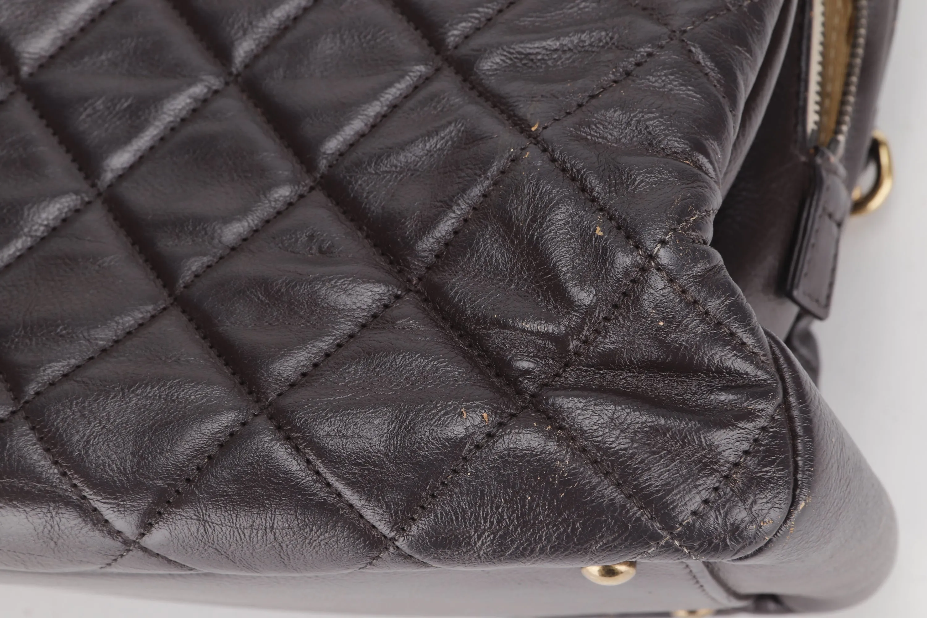 CHANEL QUILTED MATELASSE LAMBSKIN CC LOGO SHOULDER BAG (1739xxxx) GOLD HARDWARE, NO  & DUST COVER