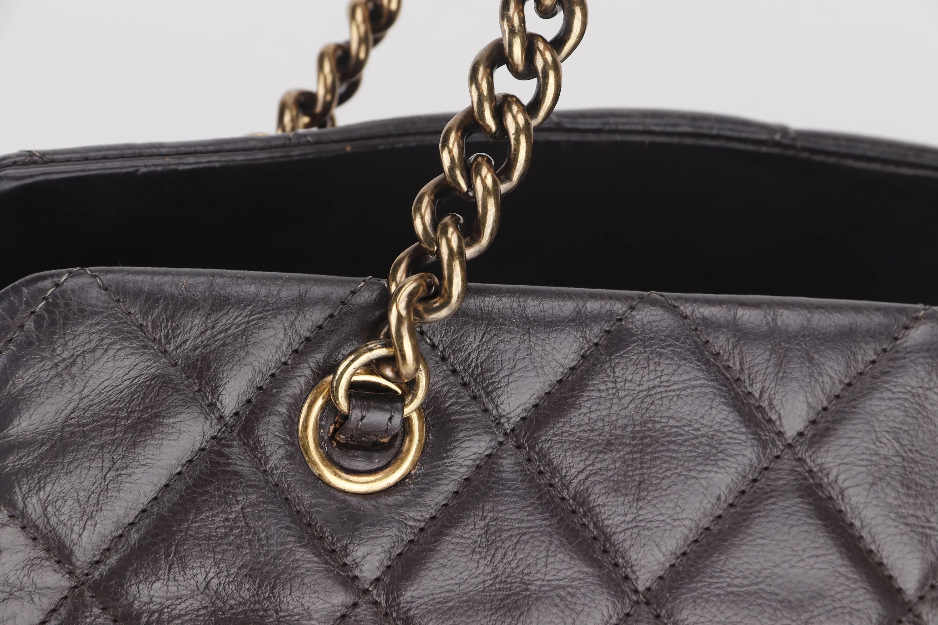 CHANEL QUILTED MATELASSE LAMBSKIN CC LOGO SHOULDER BAG (1739xxxx) GOLD HARDWARE, NO  & DUST COVER