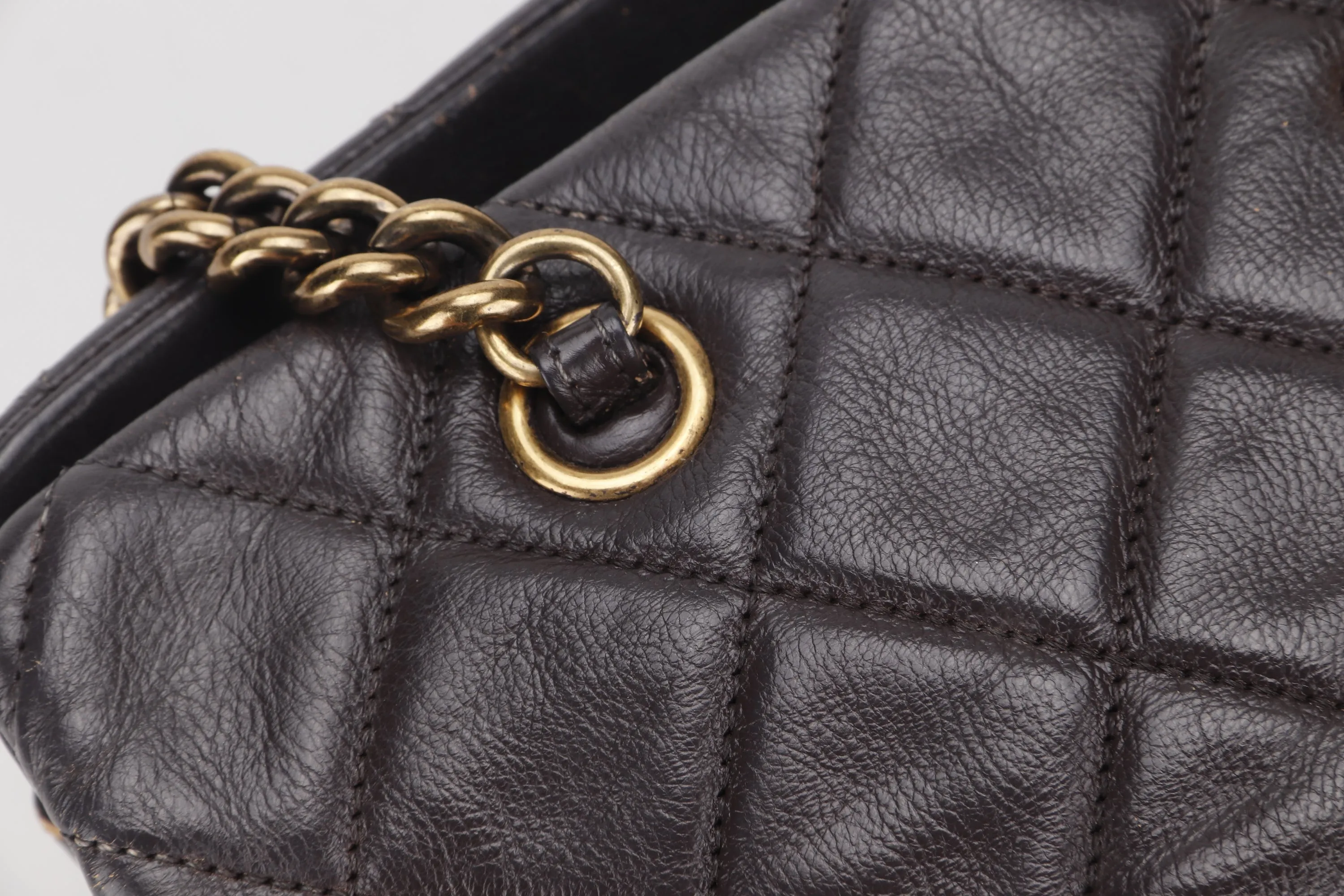 CHANEL QUILTED MATELASSE LAMBSKIN CC LOGO SHOULDER BAG (1739xxxx) GOLD HARDWARE, NO  & DUST COVER