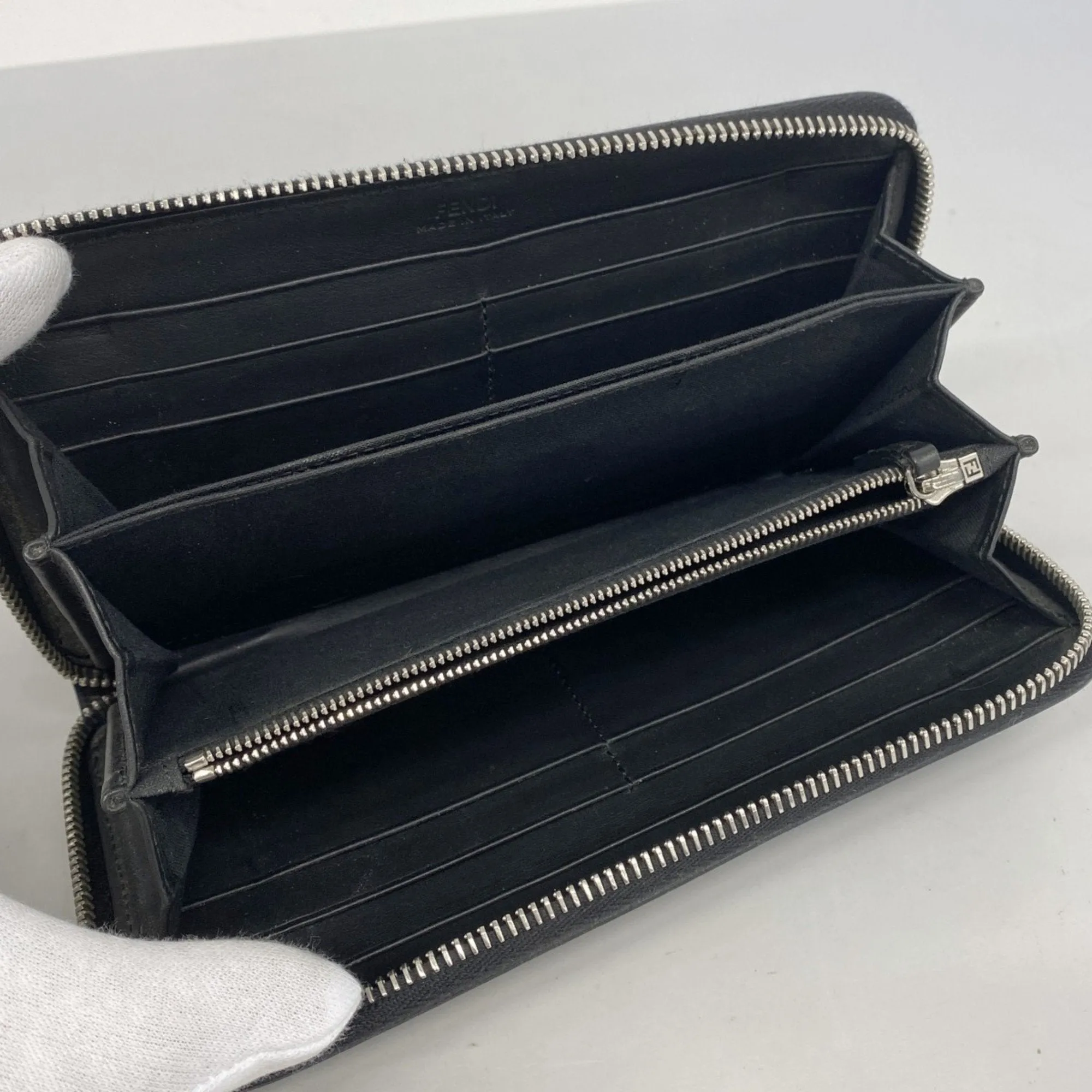 Fendi Leather Long Wallet (Bi-Fold) (Pre-Owned)