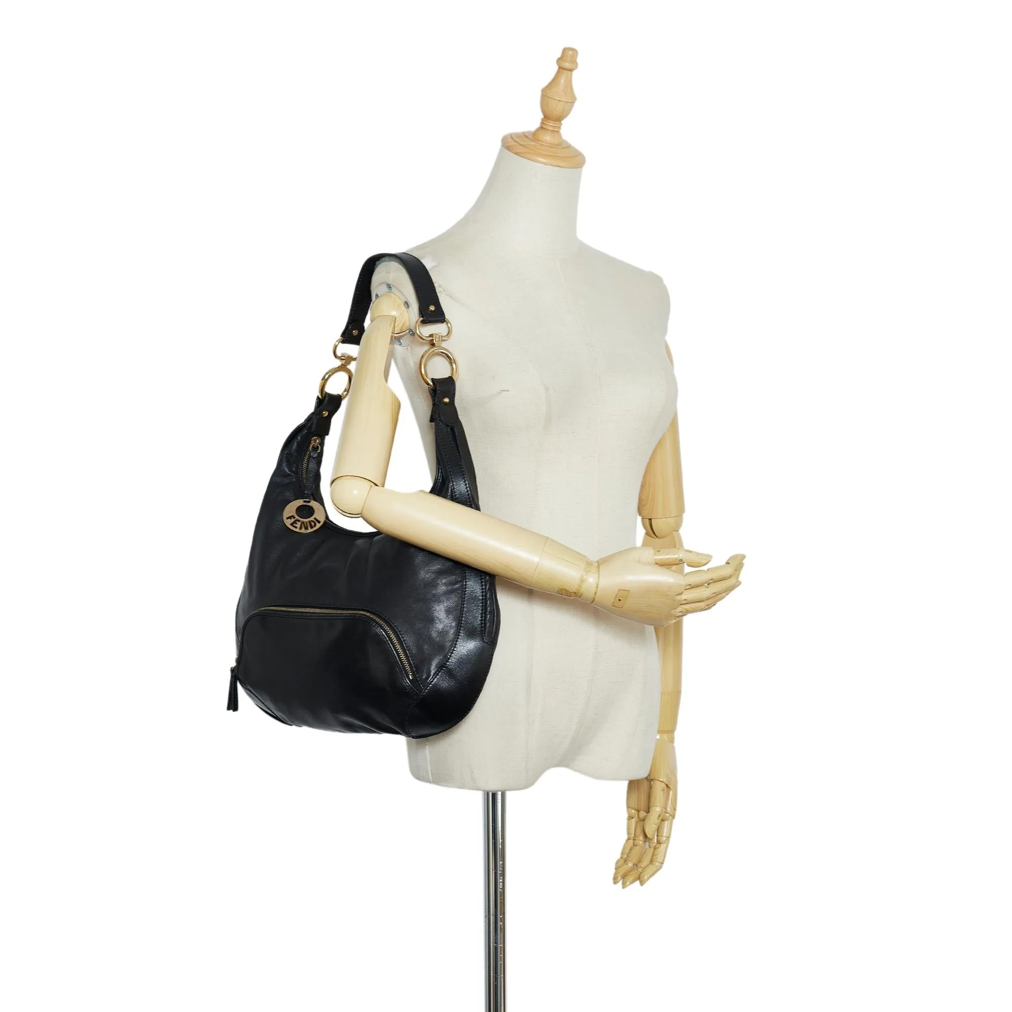 Fendi Leather Shoulder Bag (SHG-xQ5ZgR)