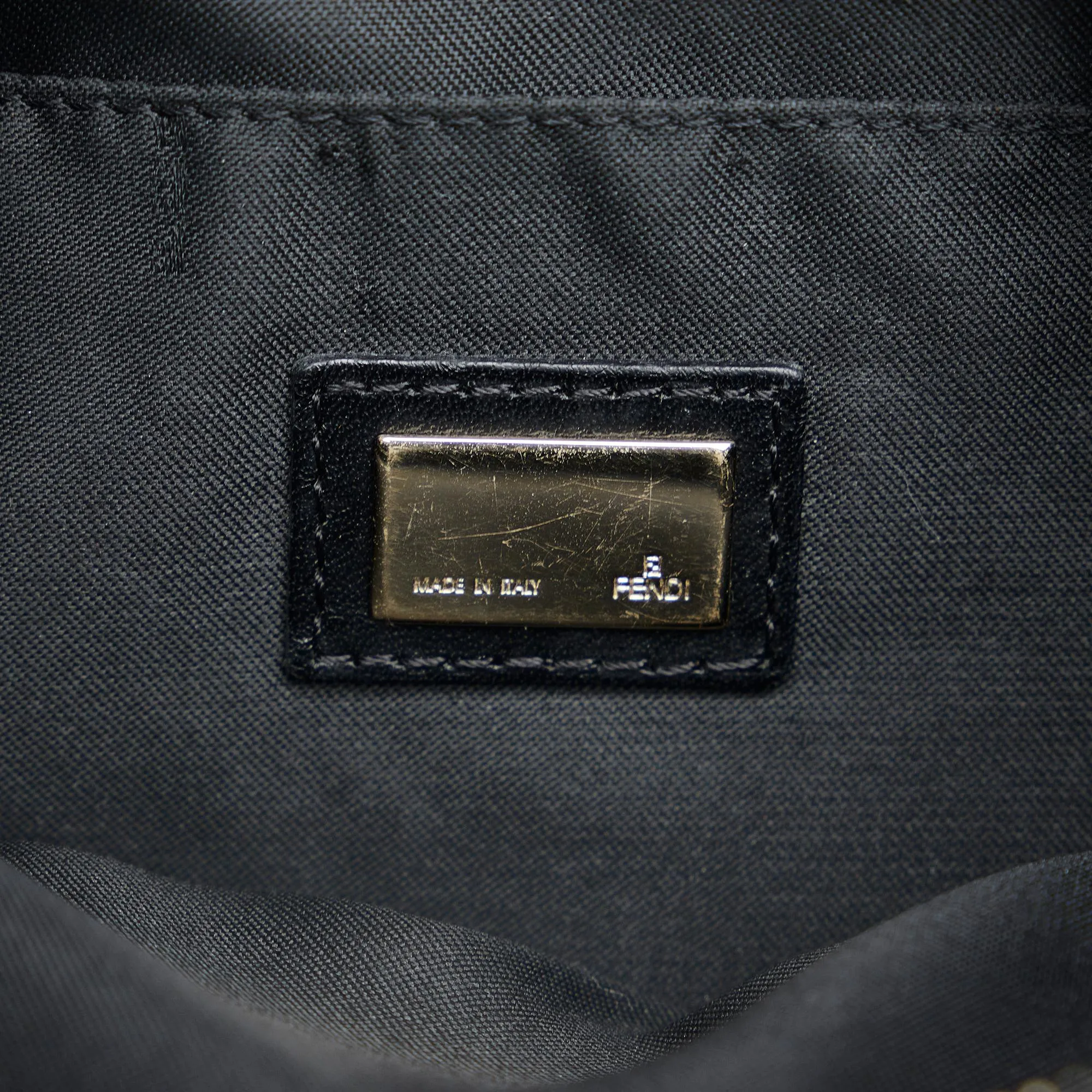 Fendi Leather Shoulder Bag (SHG-xQ5ZgR)