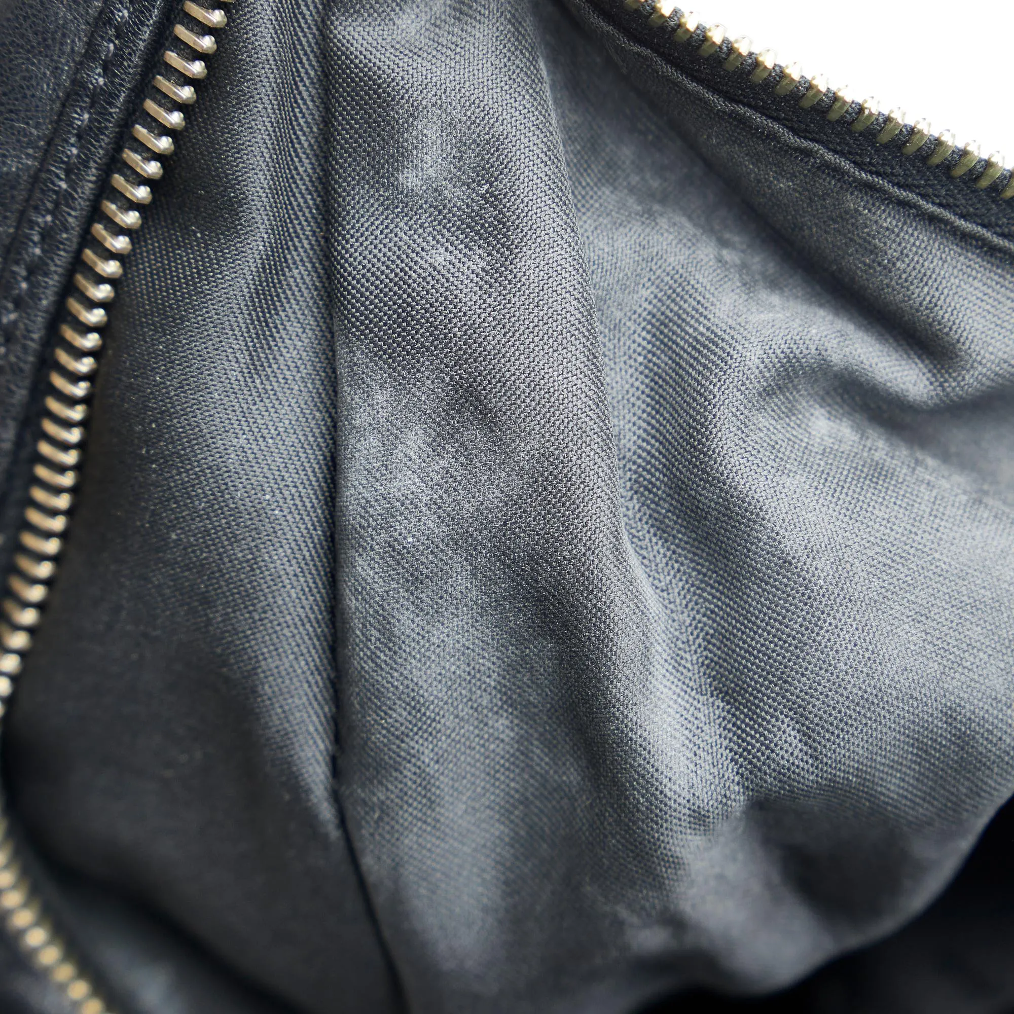 Fendi Leather Shoulder Bag (SHG-xQ5ZgR)