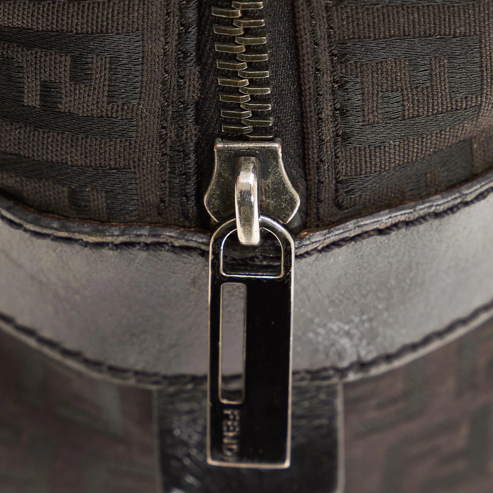 Fendi Zucchino Shoulder Bag (SHG-MwP2pM)