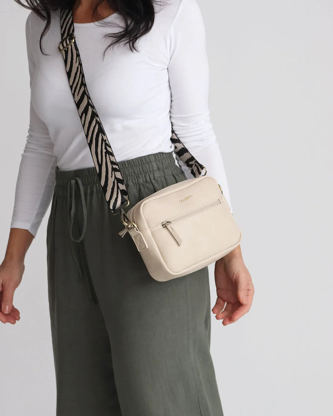 Gigi Crossbody - Pebble