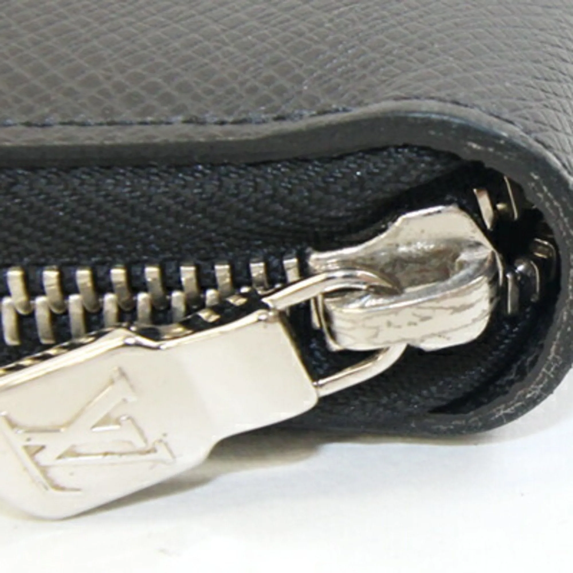 Louis Vuitton Ardoise Taiga Leather Long Wallet (Bi-Fold) (Pre-Owned)
