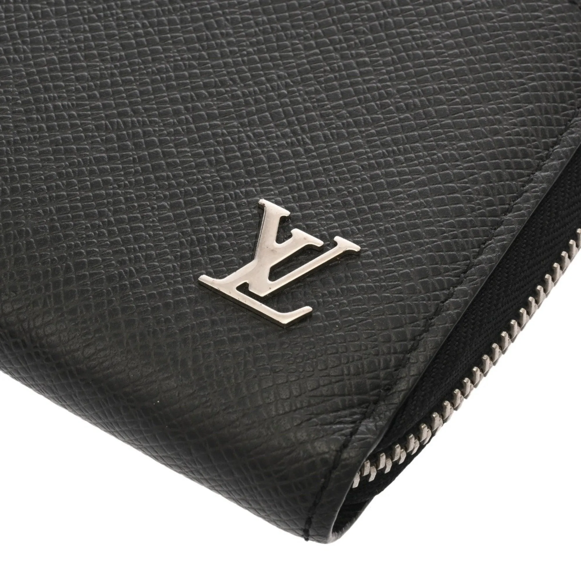 Louis Vuitton Taiga Leather Long Wallet (Bi-Fold) (Pre-Owned)