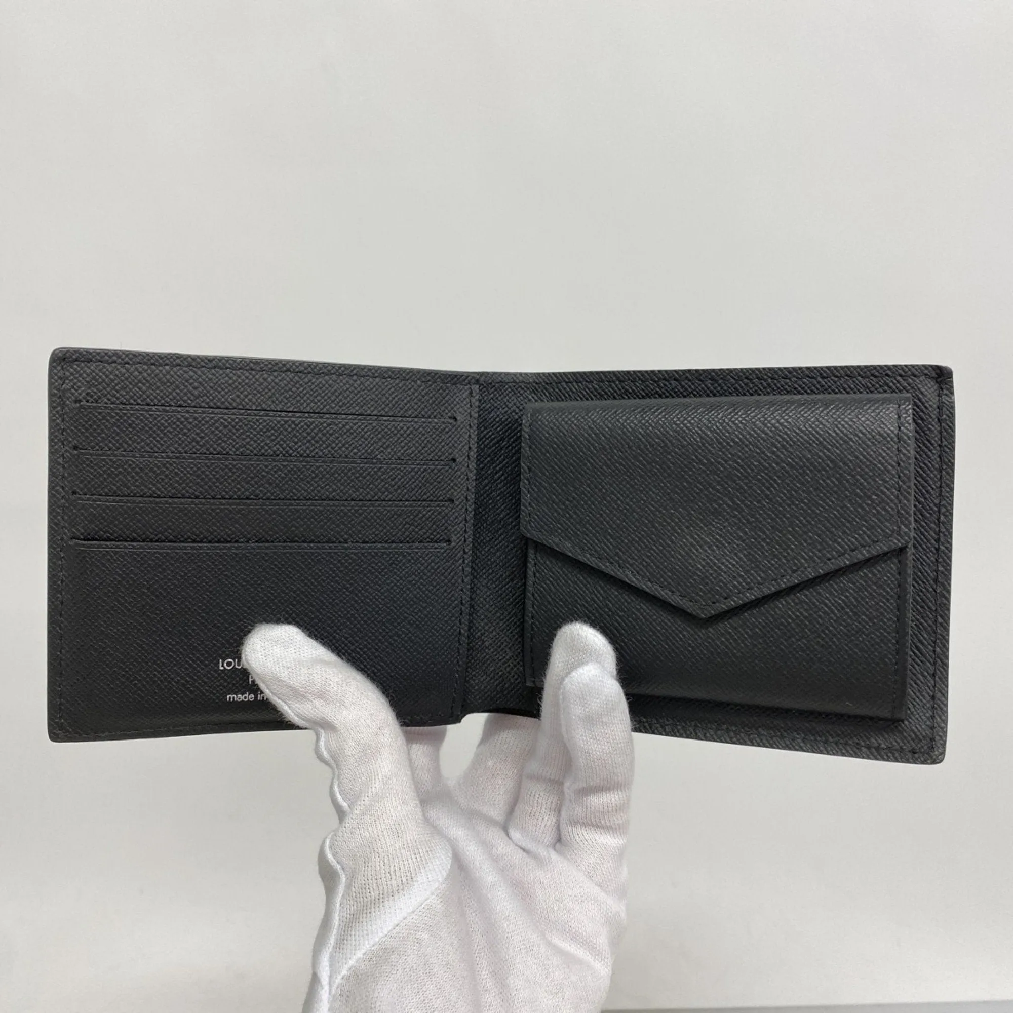 Louis Vuitton Wallet (Bi-Fold) (Pre-Owned)