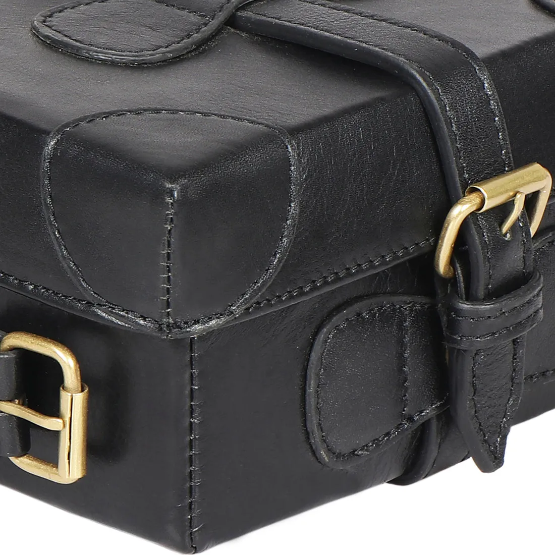 SMALL BOXY SLING BAG